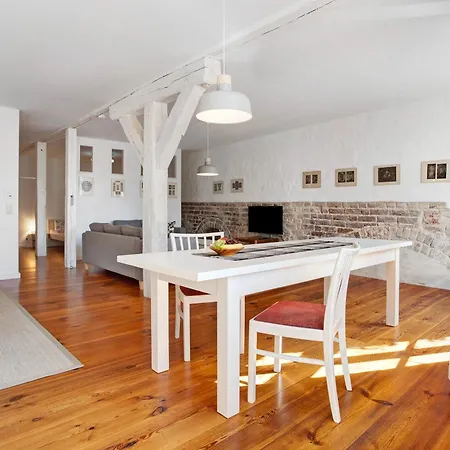 Апартаменты Alte Seifensiederei 3 Штральзунд